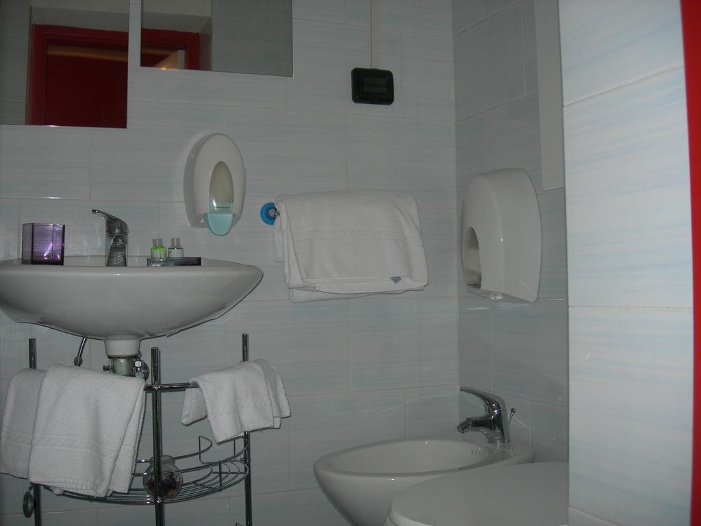 Hotel Due Spade Fidenza Δωμάτιο φωτογραφία