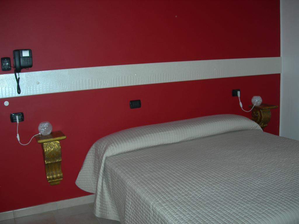 Hotel Due Spade Fidenza Δωμάτιο φωτογραφία