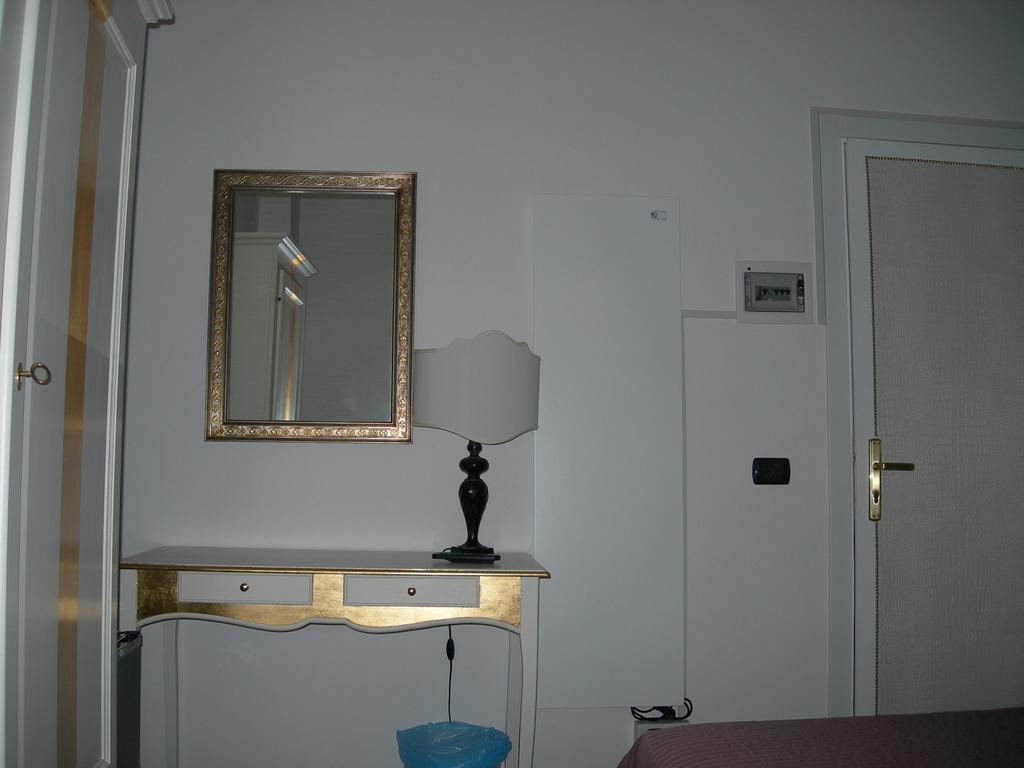 Hotel Due Spade Fidenza Δωμάτιο φωτογραφία